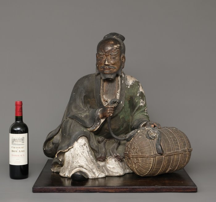 Stor siddende figur, der repræsenterer Fujiwara no Hidesato 藤原秀郷 - Japan - 1700-tallet (Edo-perioden)