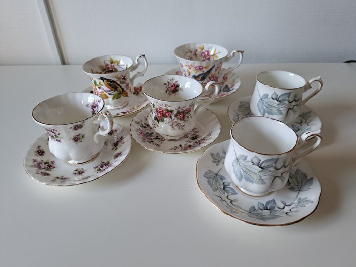 Royal Albert - Kop og underkop (12) - 2x Woodland, 2x Silver Maple, 1x Sweet Violets, 1x Lavendel Rose - Porcelæn