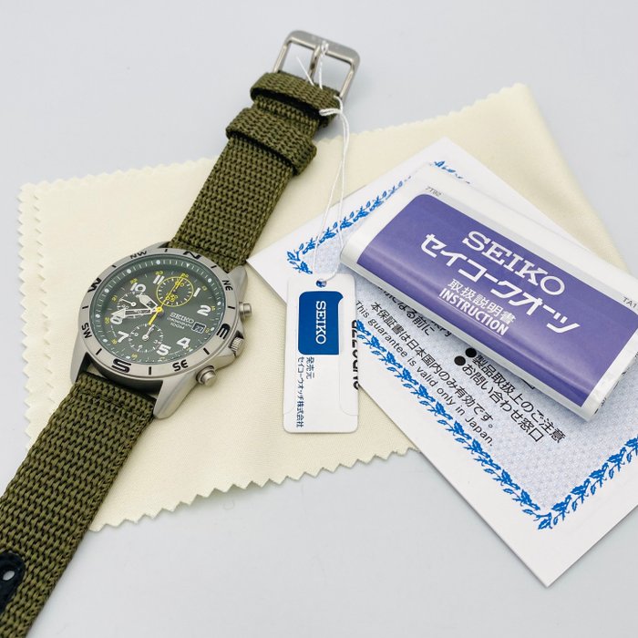 Seiko - Chronograph Military Dark Green and Yellow and White Indexes 100m. Date - Ingen mindstepris - Mænd - 2011-nu