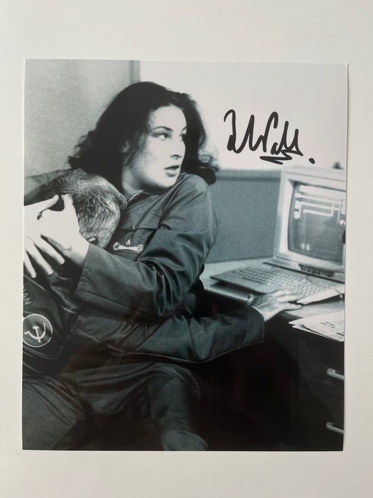 James Bond 007: The Living Daylights Julie T Wallace as "Rosa Miklos" handsigned photo with B'BC holographic COA