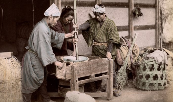 Kusakabe Kimbei Farsari et divers Yokohama School - "Grounding rice"