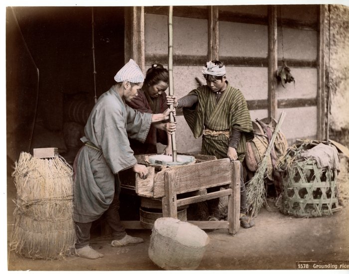 Kusakabe Kimbei Farsari et divers Yokohama School - "Grounding rice"