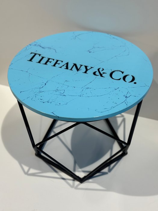 Rob VanMore - Tea-Time on Tiffany  Co. Table - ø50cm