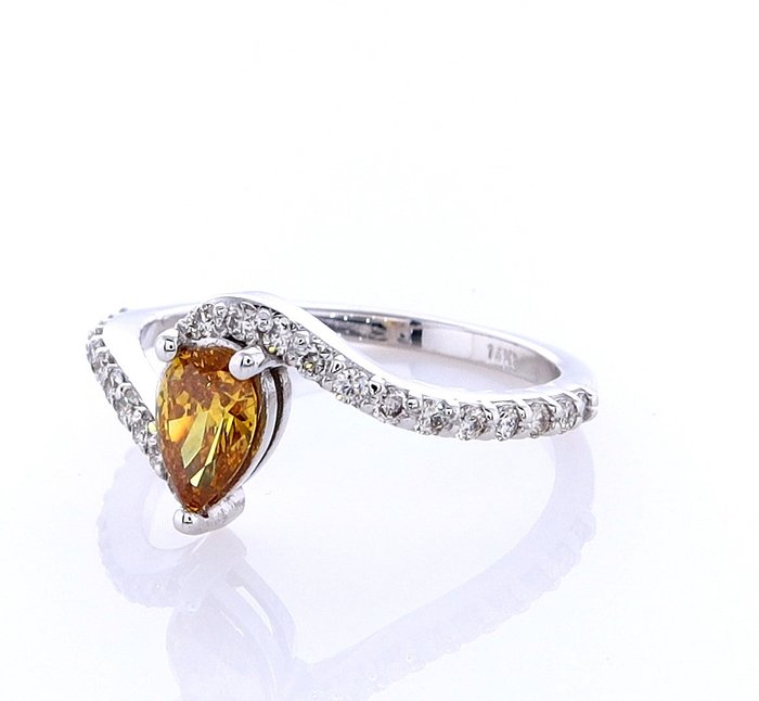 Ring - 14 karat Hvidguld -  0.77ct. tw. Diamant (Naturfarvet) - Diamant