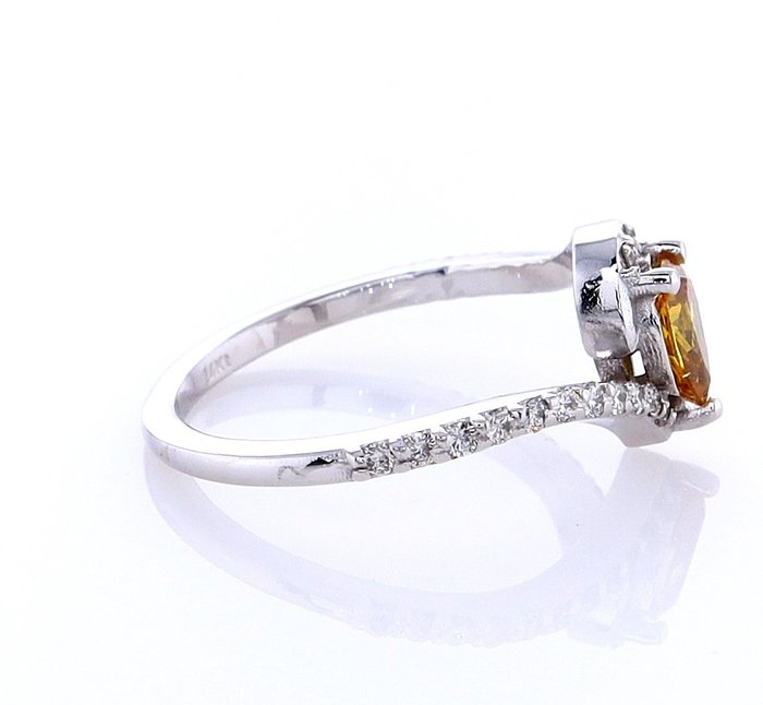 Ring - 14 karat Hvidguld -  0.77ct. tw. Diamant (Naturfarvet) - Diamant