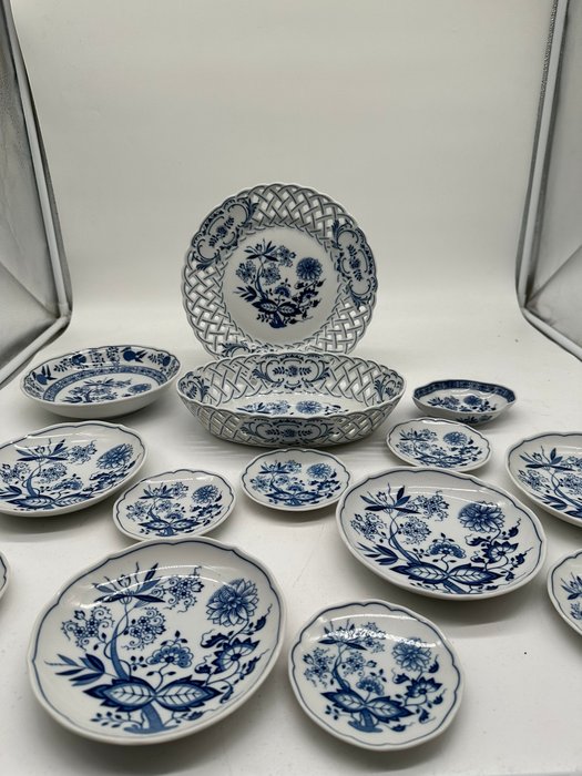 Hutschenreuther Zwiebelmuster Set - 14 -teiliges Porzellan mit Durchbruchschalen und 10 Kleine - Middagstallerken (14) - Porcelæn