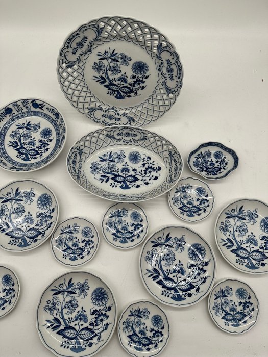 Hutschenreuther Zwiebelmuster Set - 14 -teiliges Porzellan mit Durchbruchschalen und 10 Kleine - Middagstallerken (14) - Porcelæn