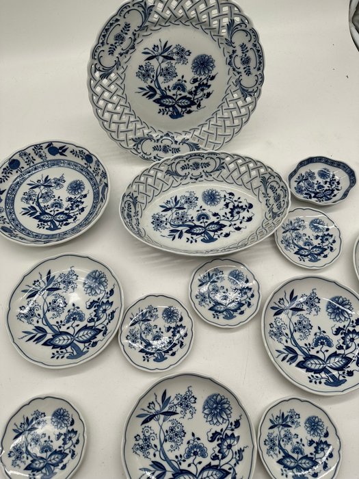 Hutschenreuther Zwiebelmuster Set - 14 -teiliges Porzellan mit Durchbruchschalen und 10 Kleine - Middagstallerken (14) - Porcelæn