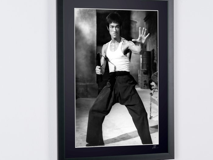 The Way Of The Dragon (1972) - Bruce Lee as "Lee" - Fine Art Photography - Luxury Wooden Framed 70X50 cm - Limited Edition Nr 07 of 35 - Serial ID 20550 - Original Certificate (COA), Hologram Logo Editor and QR Code - 100% New items.