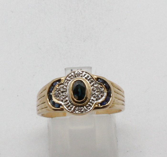 Ingen mindstepris - Ring - 18 kraat Gulguld Safir - Diamant