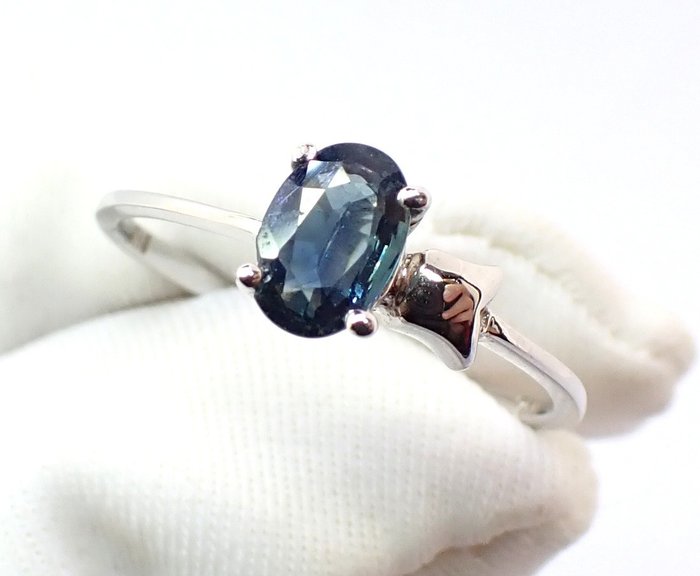 Ingen mindstepris - Ring - 18 kraat Hvidguld -  0.45ct. tw. Safir