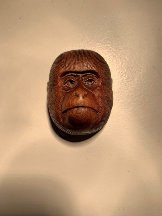 Abe maske netsuke - Træ buksbom - Signed 'Deme' 出目 - Japan - Sen Edo-periode / 1800-tallet