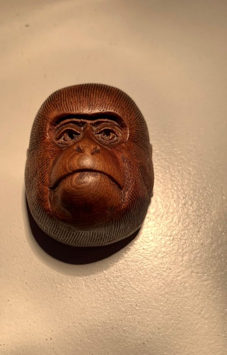 Abe maske netsuke - Træ buksbom - Signed 'Deme' 出目 - Japan - Sen Edo-periode / 1800-tallet