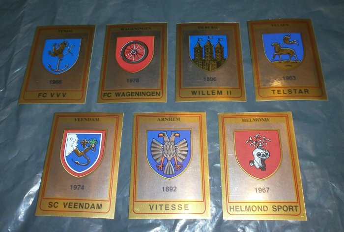 Panini - Voetbal 85 - 21 different badges - 21 Loose stickers