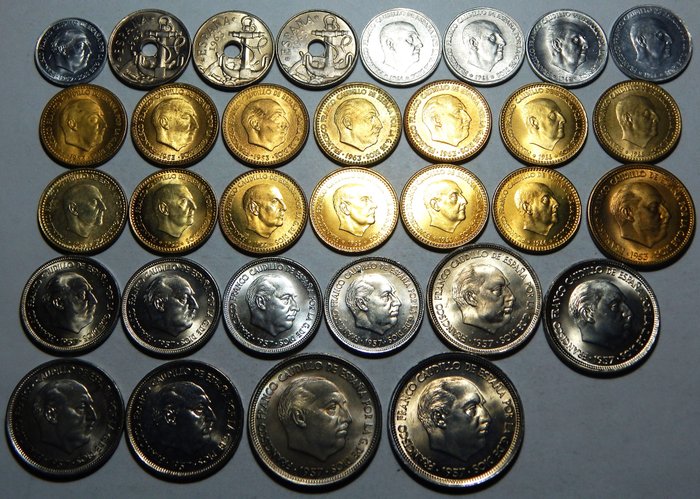 Spanien. Francisco Franco. 10 y 50 Céntimos, 1, 2,50, 5, 25 y 50 Pesetas 1949 *19-62 a 1966 *19-75. Lote de 32 monedas. Brillo original  (Ingen mindstepris)