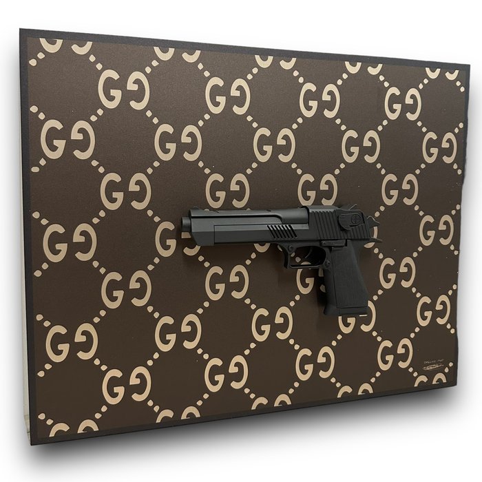 Daluxe Art - 1999 • Gucci Gun