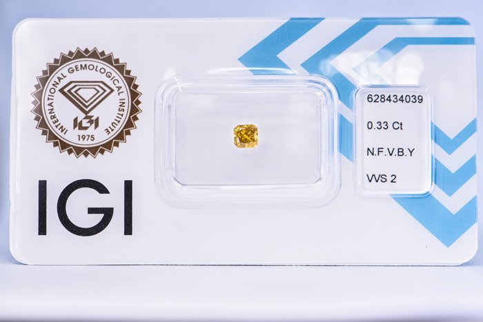 Ingen mindstepris - 1 pcs Diamant  (Naturfarvet)  - 033 ct - Radiant - Fancy vivid Brunlig Gul - VVS2 - International Gemological Institute (IGI)