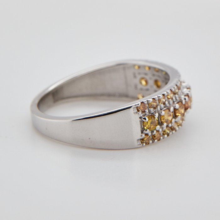 Ring 14 kt. -  0.56ct. tw. Diamant (Naturfarvet)