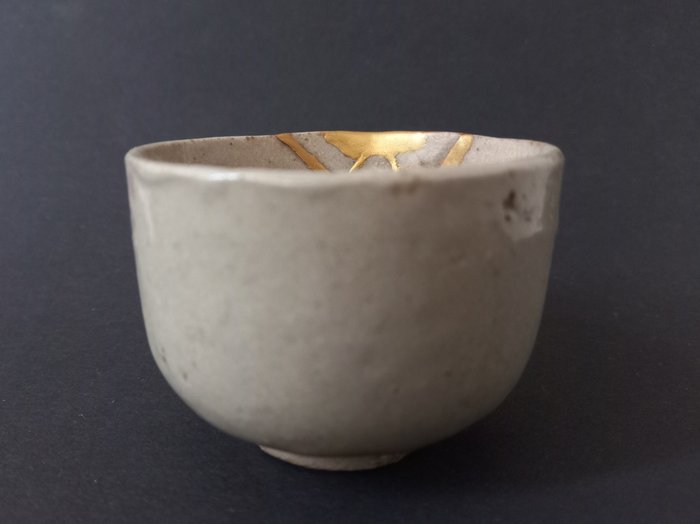 Underglasur blå og pink tekop med kintsugi reparation - slutningen af japansk æra, Taiwan - Keramik - Taiwan - 20. - midt i (2. verdenskrig)