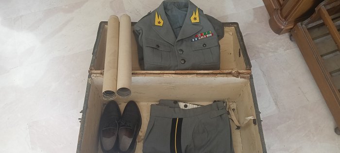 Italien - Den kongelige italienske hær - Militæruniform - Rejsekuffert med uniform og billeder af tiden