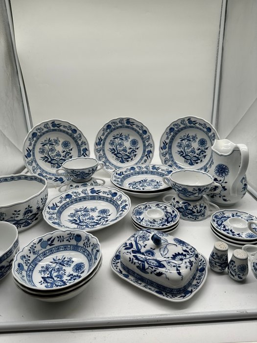 Hutschenreuther Zwiebelmuster Set- 27 -teiliges Porzellan Essgeschirr, Blau-Weiß Klassiker - Middagstallerken (27) - Porcelæn