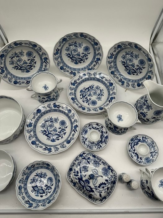 Hutschenreuther Zwiebelmuster Set- 27 -teiliges Porzellan Essgeschirr, Blau-Weiß Klassiker - Middagstallerken (27) - Porcelæn