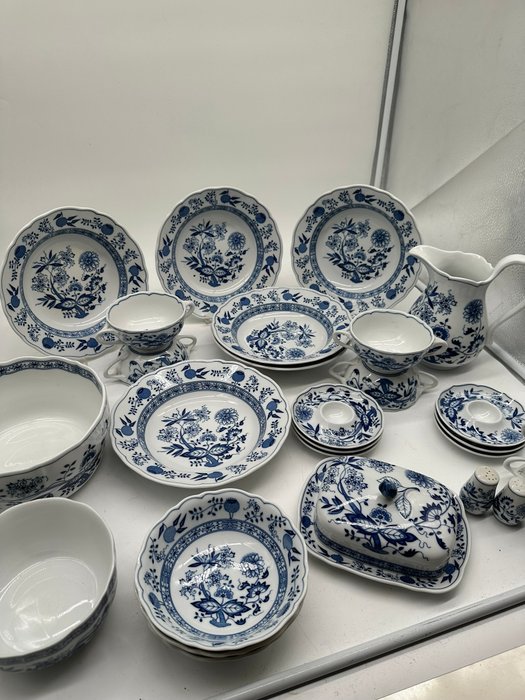 Hutschenreuther Zwiebelmuster Set- 27 -teiliges Porzellan Essgeschirr, Blau-Weiß Klassiker - Middagstallerken (27) - Porcelæn