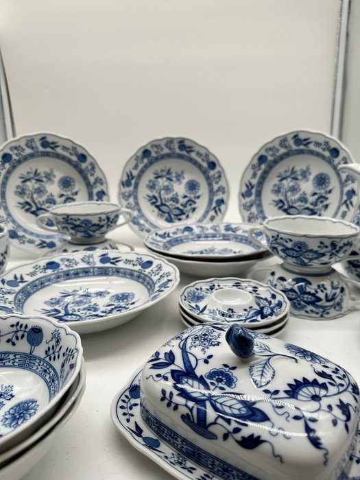 Hutschenreuther Zwiebelmuster Set- 27 -teiliges Porzellan Essgeschirr, Blau-Weiß Klassiker - Middagstallerken (27) - Porcelæn