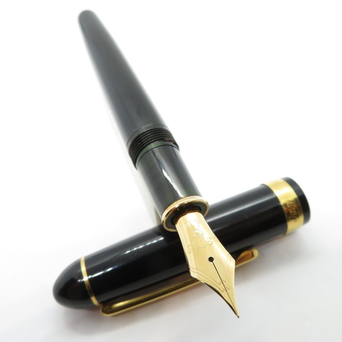 Platinum - #3776 (Black) - 14K gold nib (Extra Fine) - Fyldepen