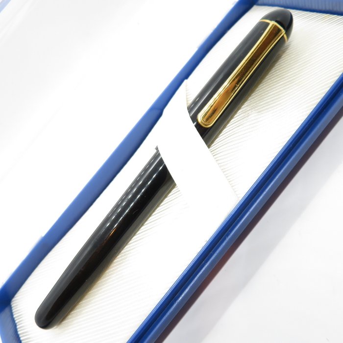 Platinum - #3776 (Black) - 14K gold nib (Extra Fine) - Fyldepen