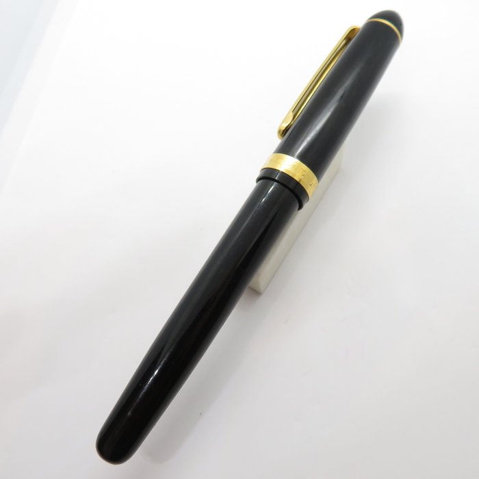 Platinum - #3776 (Black) - 14K gold nib (Extra Fine) - Fyldepen