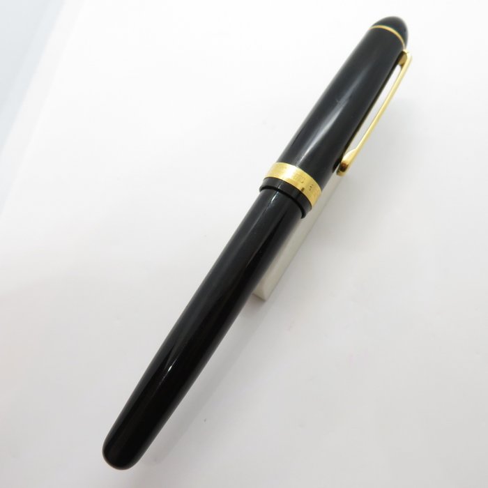 Platinum - #3776 (Black) - 14K gold nib (Extra Fine) - Fyldepen