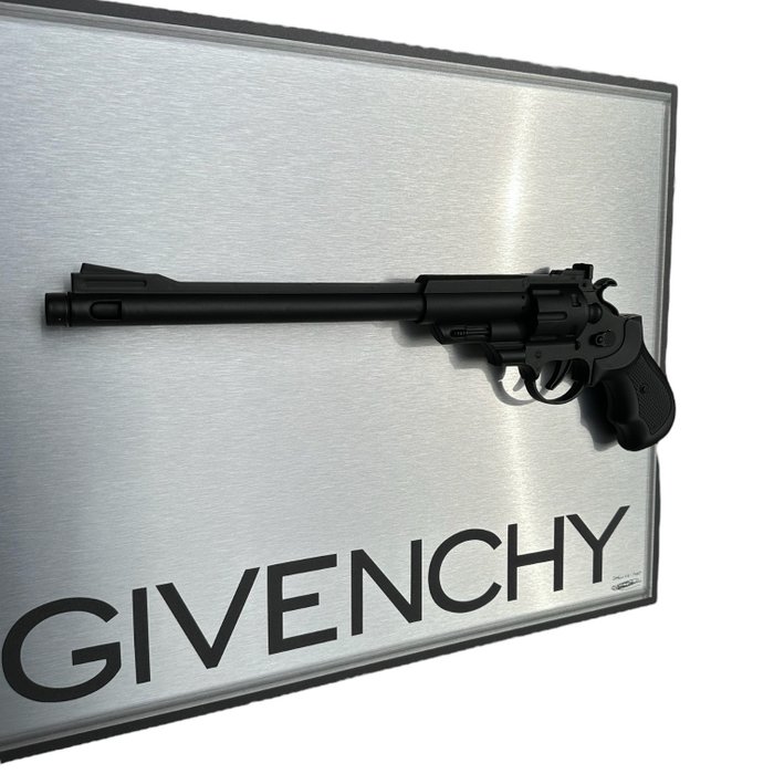 Daluxe Art - 1999 • Givenchy Silver Gun