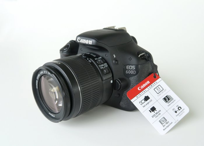 Canon 600 D + Lens EF-S 18-55 IS Digitalkamera