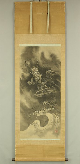 Rising Dragon Clouds and Waves - with signature 'Yosetsusai Morinao Hitsu' 養拙斎守直 筆 and seal 'Fujiwara Morinao' 藤原守直 - Japan - Sene Edo-periode  (Ingen mindstepris)