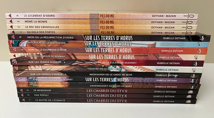 Isabelle Dethan - 3 séries complètes - Sur les Terres d'Horus + Kheti fils du nil + Les Ombres du Styx + ex-libris - 16x C - 16 Albums - Første udgave - 2001/2014