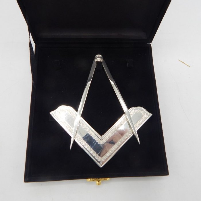 Ukendt - Badge - masonic vrijmetselarij passer en winkelhaak in luxe presenteer box - 20. - sidst i