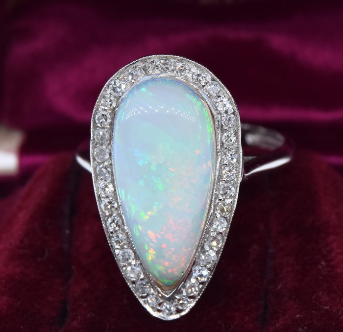 Ring - 18 kraat Hvidguld Opal