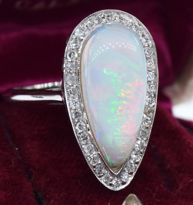 Ring - 18 kraat Hvidguld Opal