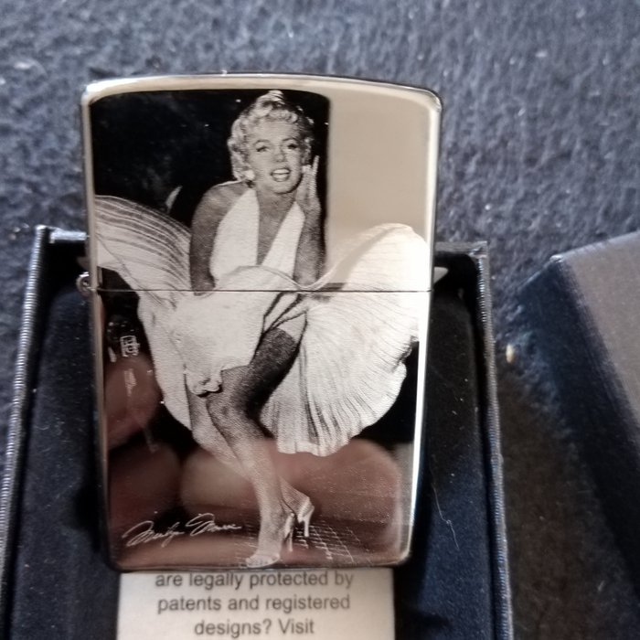 Black Ice Zippo - Marilyn Monroe - perfect Zippo in black ice - wonderful collectible windproof lighter - new - Lommelighter - Stål (rustfrit)