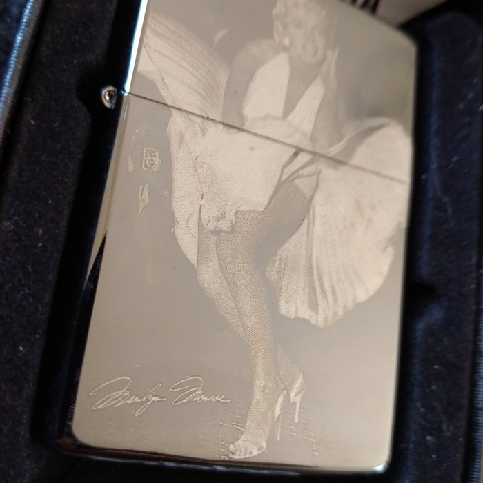 Black Ice Zippo - Marilyn Monroe - perfect Zippo in black ice - wonderful collectible windproof lighter - new - Lommelighter - Stål (rustfrit)