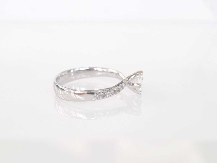 Forlovelsesring - 18 kraat Hvidguld -  057ct tw Diamant (Natur)