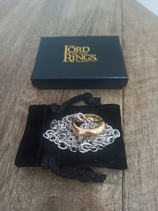 Lord of the Rings -  - Filmrekvisitter Forgyldt udgave af The One Ring (perfekt stand)