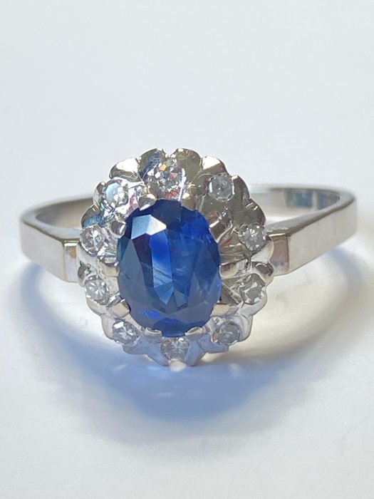 Ingen mindstepris - Ring - 18 kraat Hvidguld Safir - Diamant