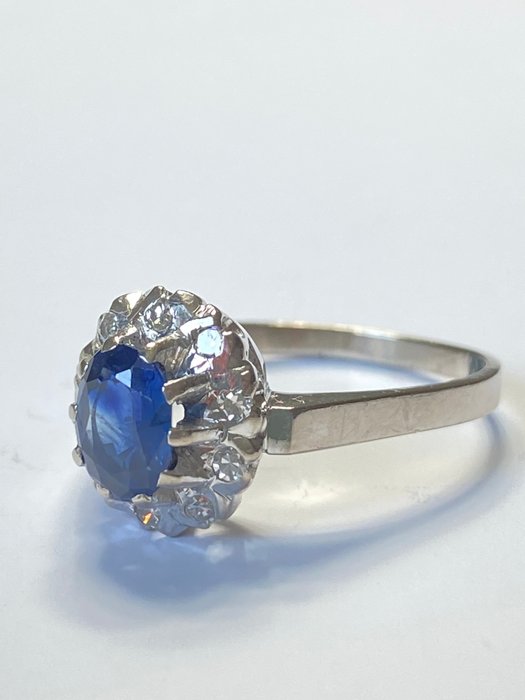 Ingen mindstepris - Ring - 18 kraat Hvidguld Safir - Diamant