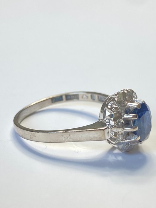 Ingen mindstepris - Ring - 18 kraat Hvidguld Safir - Diamant