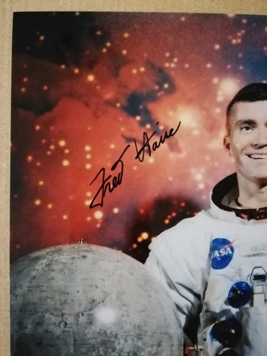 Apollo 13: Fred Haise Apollo 13 LMP handsigned photo in-person autograph