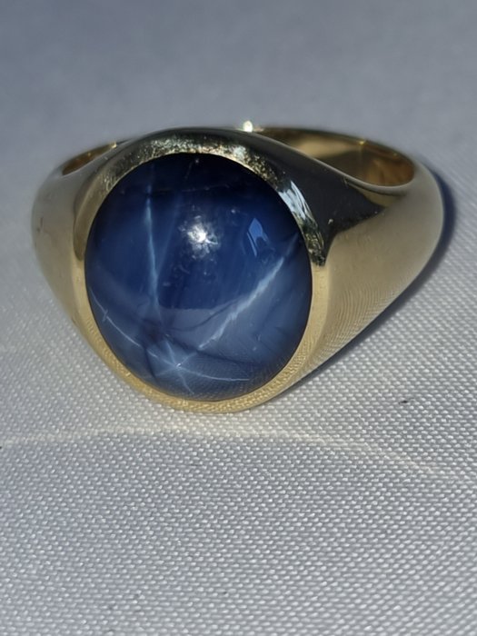 Ring - 14 karat Gulguld Stjernesafir