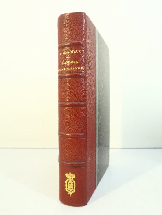 Signé; Gabriel Hanotaux - L'affaire de Madagascar [Envoi; Reliure aux armes du Comte d'Antioche] - 1896