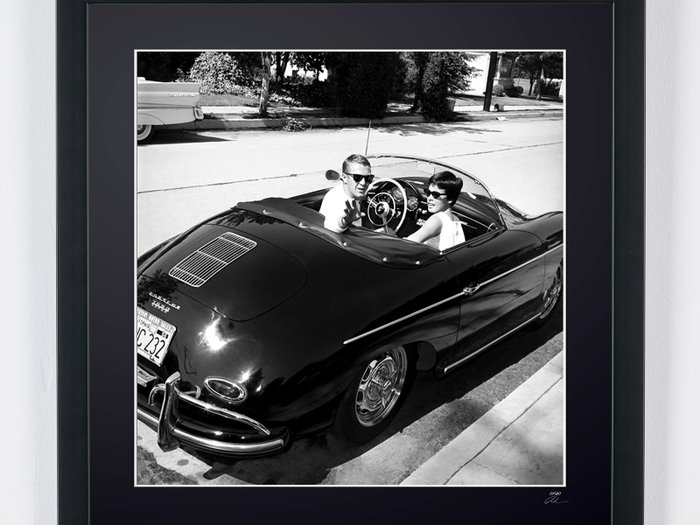 Steve McQueen  Neile Adams - 1961 - Porsche 356 1600 Super Speedster - Fine Art Photography - Luxury Wooden Framed 50X50 cm - Limited Edition Nr 04 of 30 - Serial ID 30337 - Original Certificate (COA), Hologram Logo Editor and QR Code - 100% New items.